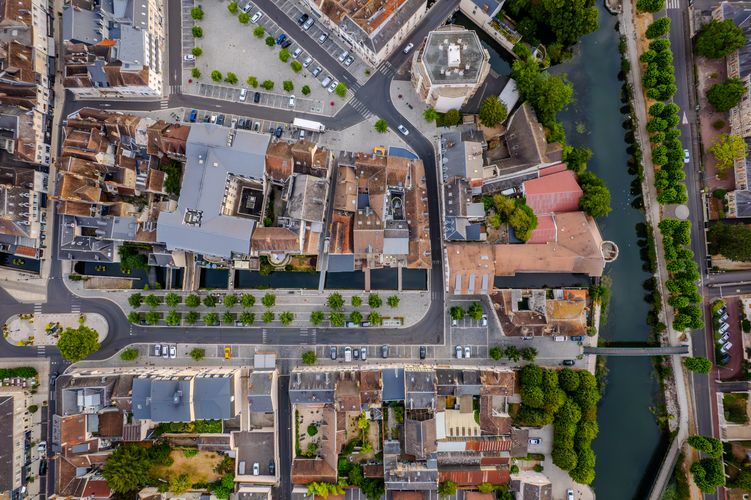 Se garer au centre de Montargis — Hôtel au Coche de Briare, Montargis